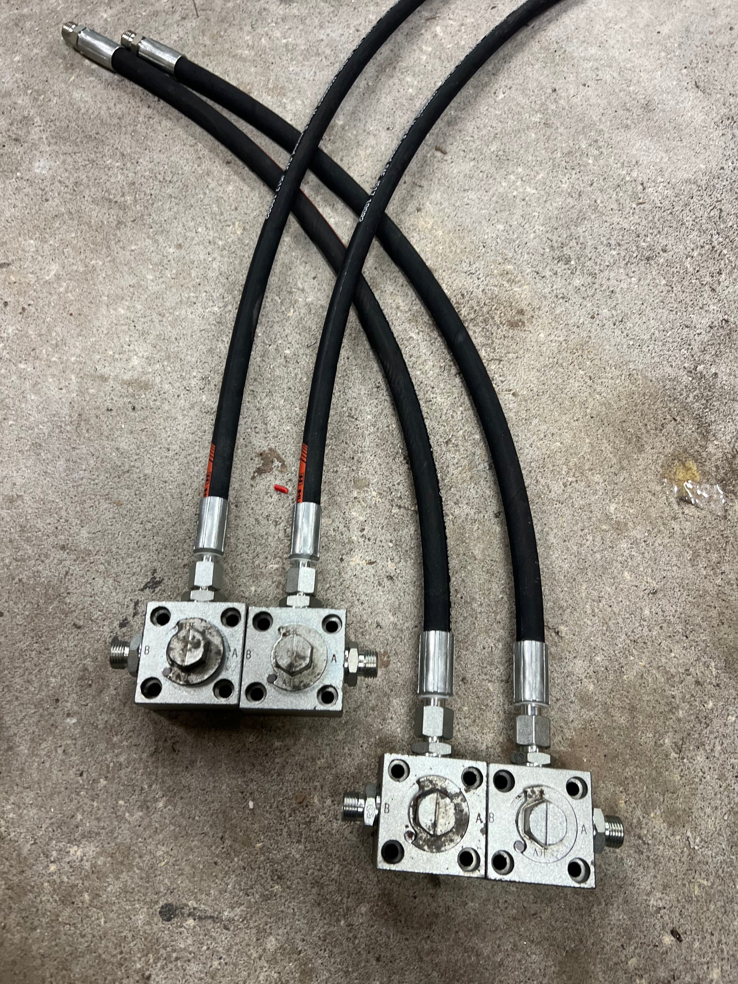 3-Way Hydraulic Diverter Valve Pair with Hoses