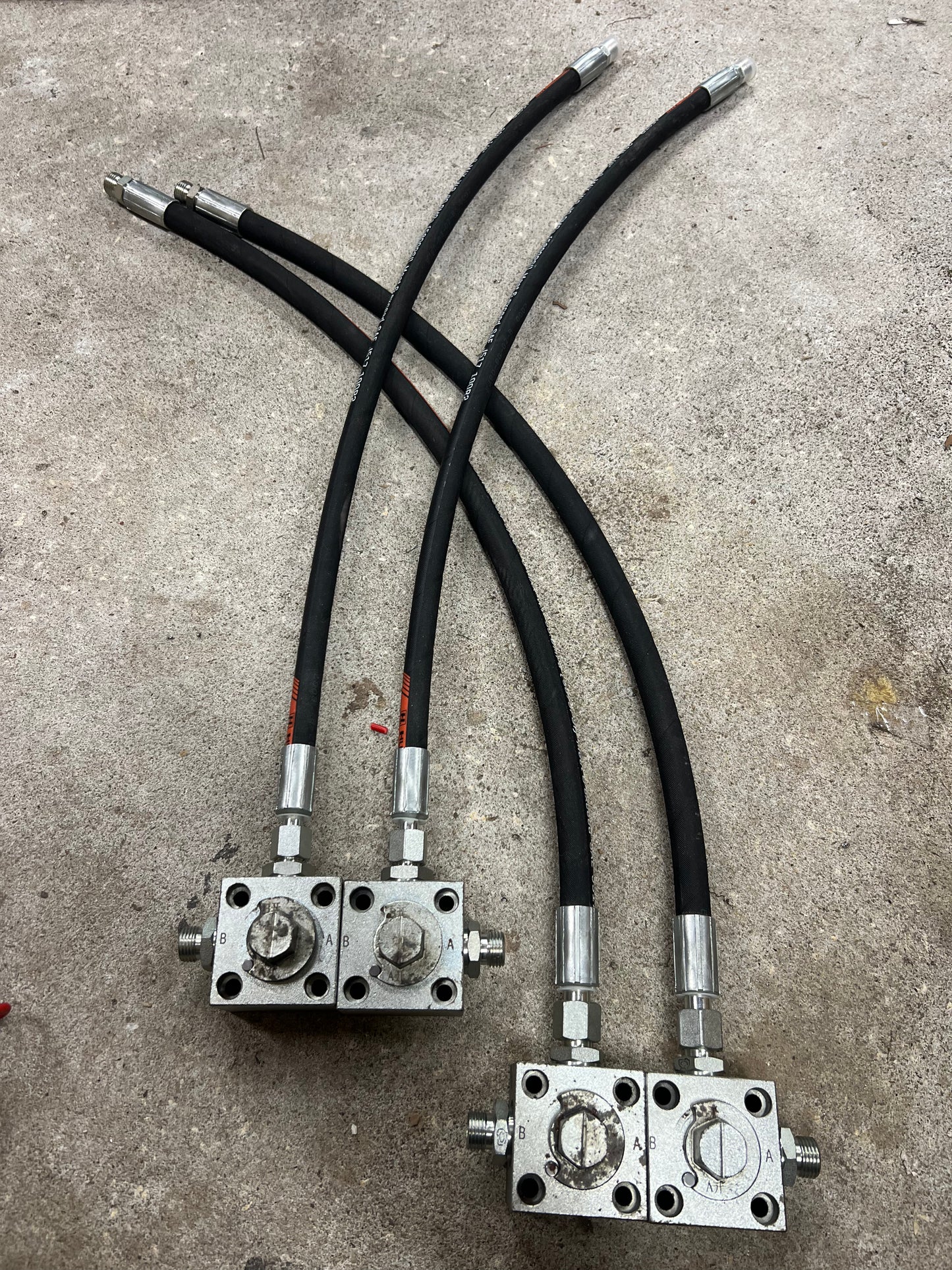 3-Way Hydraulic Diverter Valve Pair with Hoses