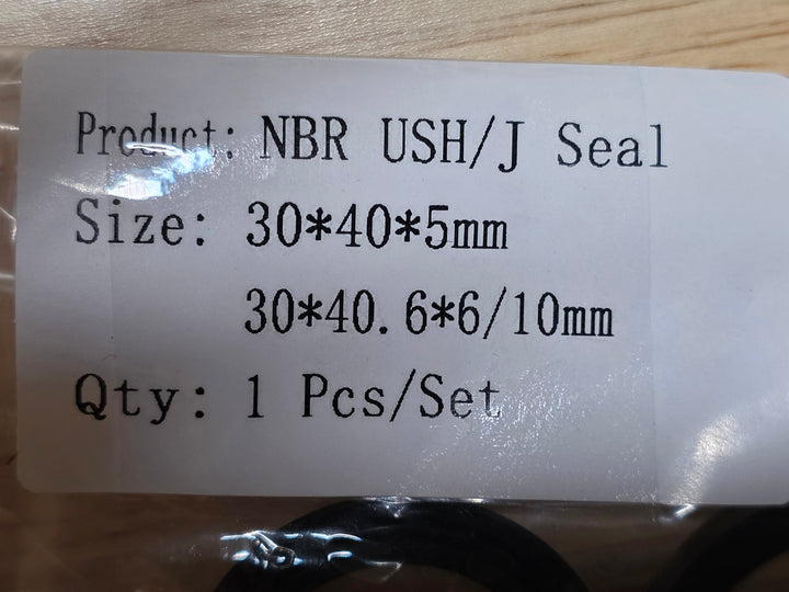 AGT LRT 23 Grease Tensioner Cylinder Seals
